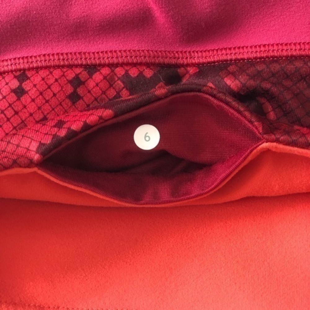 Lululemon Reverseable Crop Legging - image 7